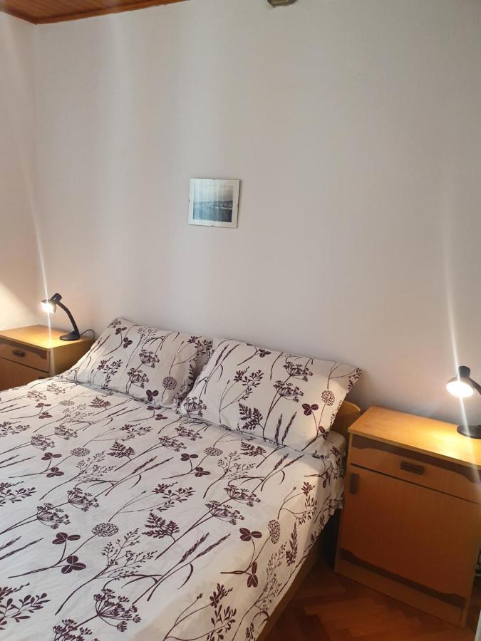 Apartment And Room Marija Krk Town Exterior foto